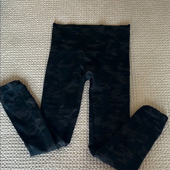 Black Camouflage Leggings - Picture 1 of 3